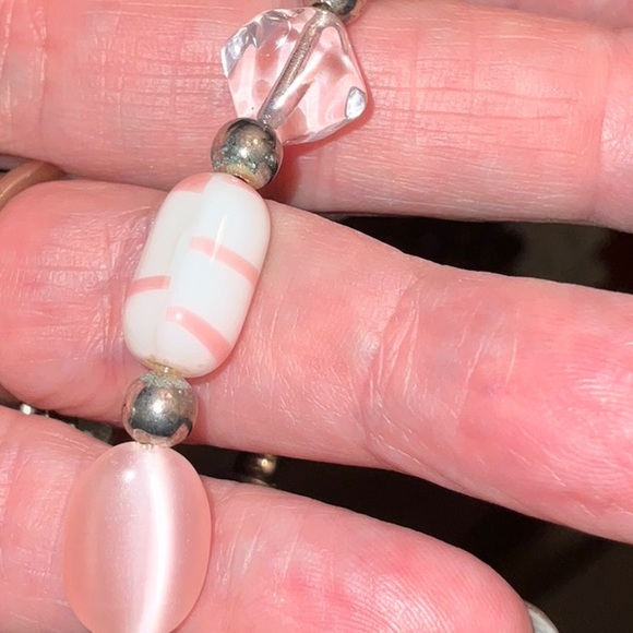 Unmarked Cupid Charm Pink Clear & White Beads With Silver-Tone Findings Bracelet - Picture 5 of 9